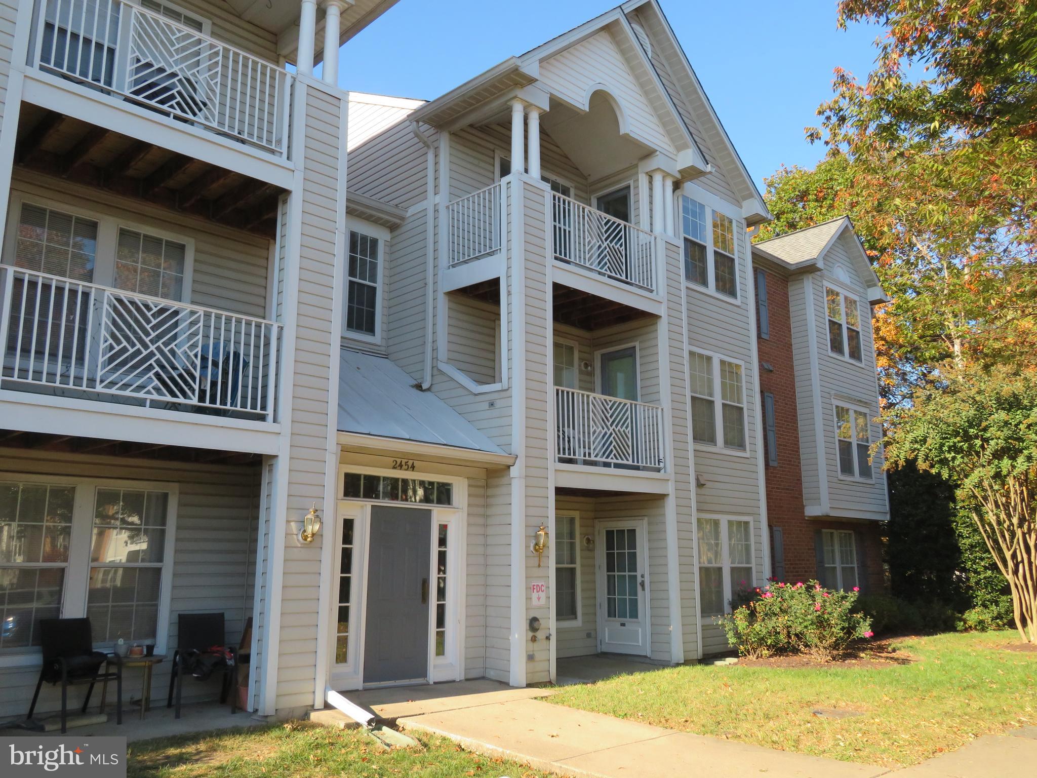Spacious Top floor 2 bedroom condo nestled in the desirable Piney Orchard Community. Spacious living room boasts natural sunlight which leads to the balcony, large eat in kitchen, 2 generous sized bedrooms - primary bedroom with full bath and walk in closet. Close to major routes, MARC Train, NSA, Fort Meade, BWI, shopping, restaurants, parks/biking trails and so much more.