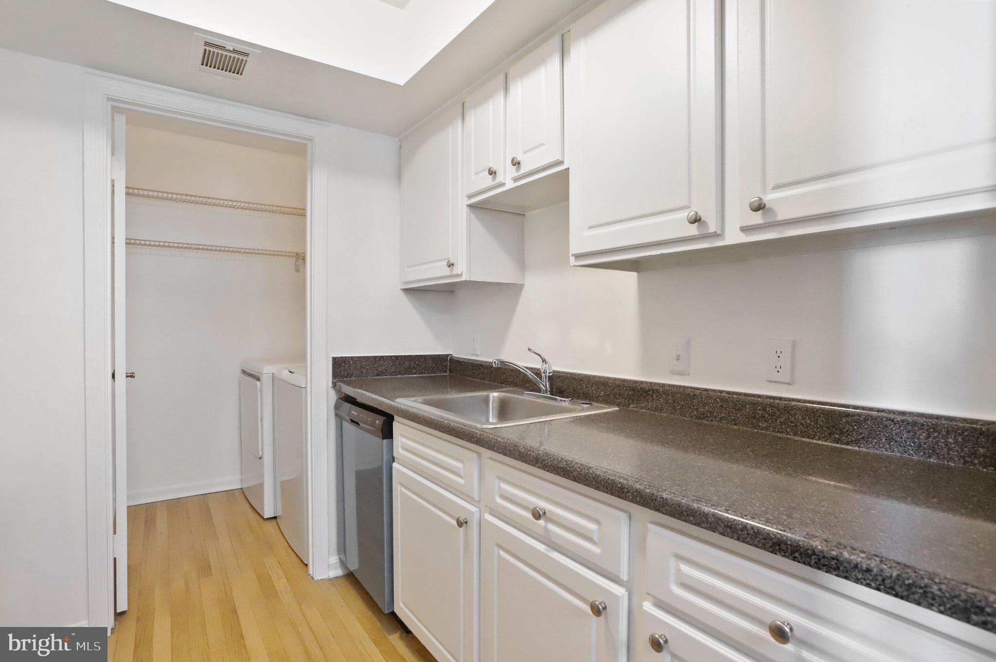 FLOWER HILL - Residential