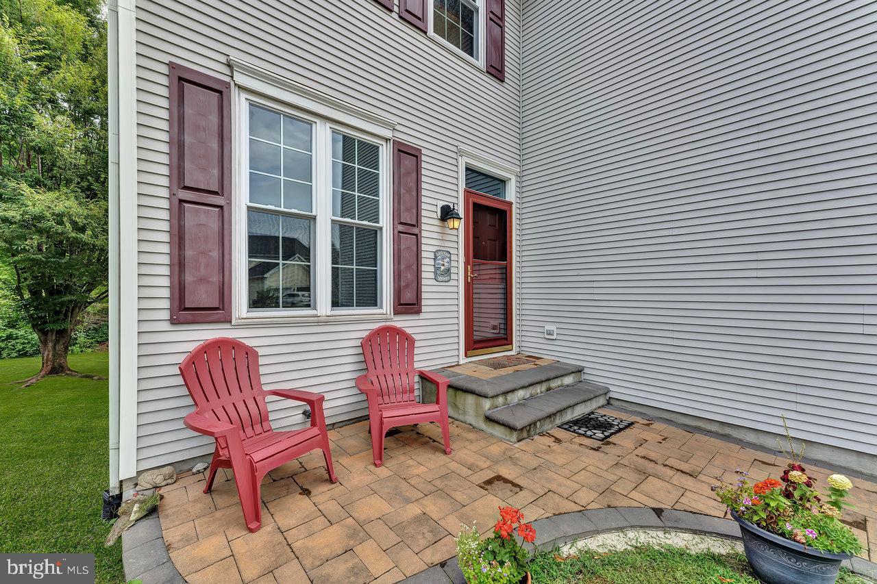22 FOUNTAYNE LANE