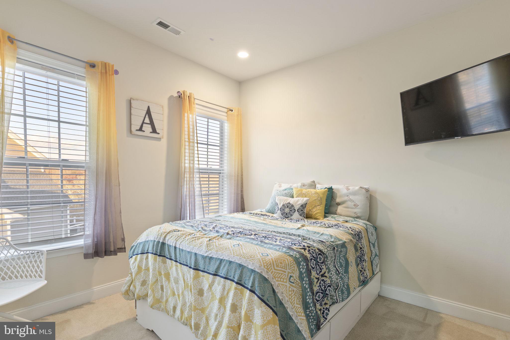 LAUREL RIDGE - Residential