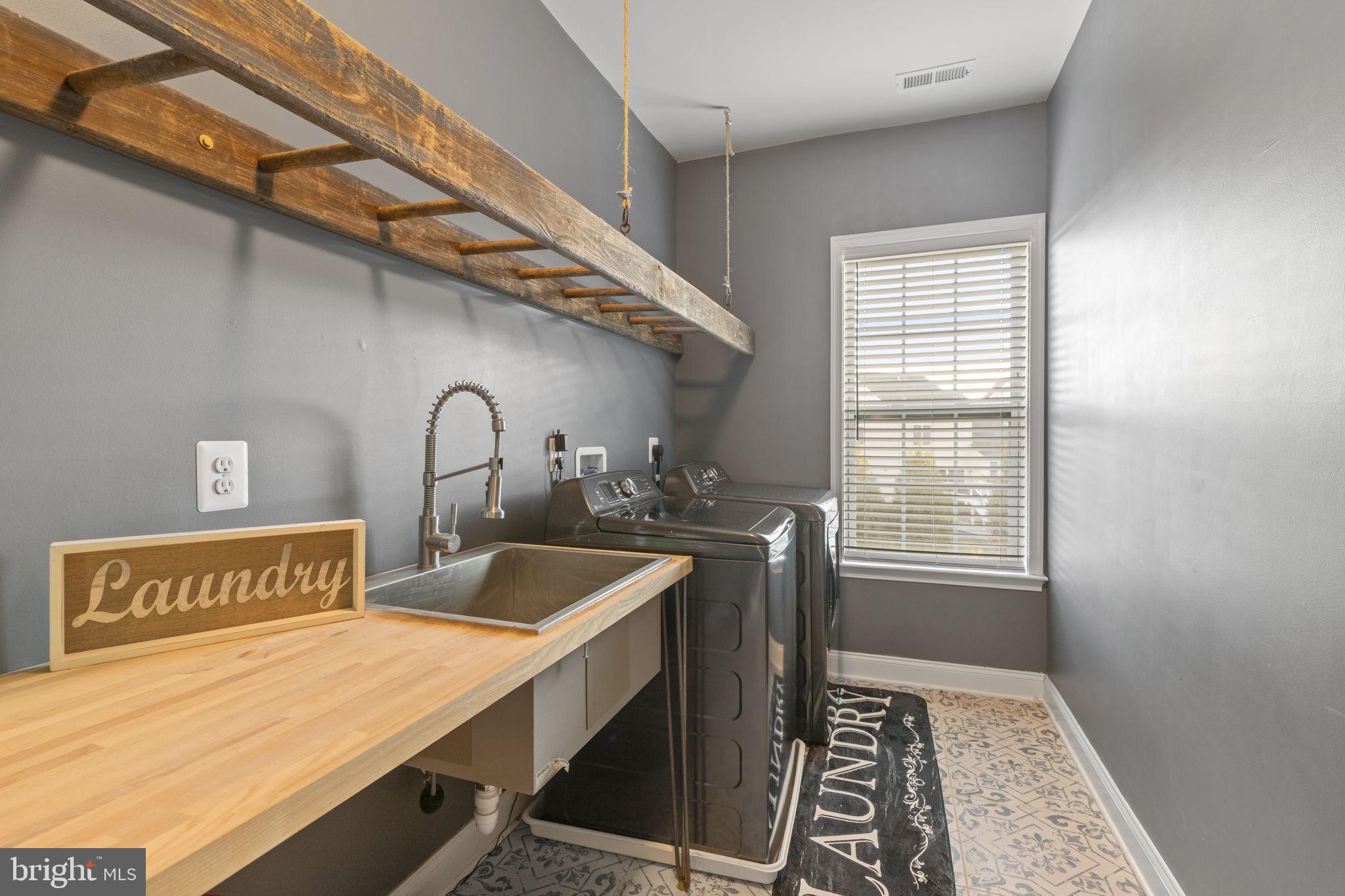 LAUREL RIDGE - Residential