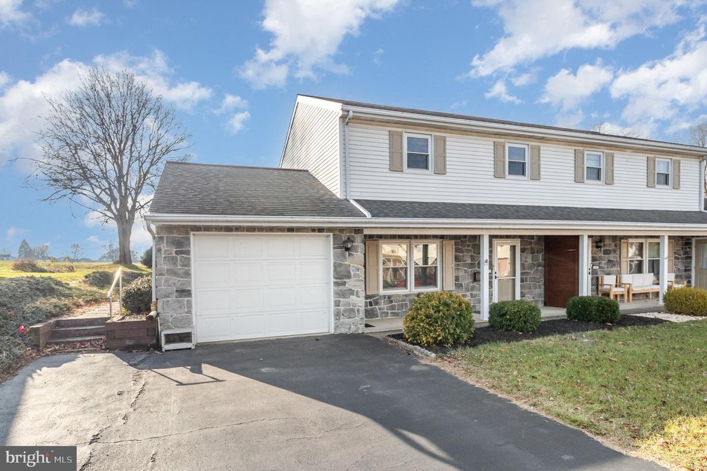 Photo of 8 Oriole Drive, EPHRATA, PA 17522 (MLS # PALA2060530)