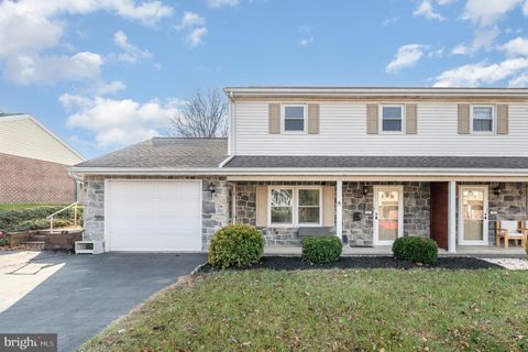 Photo of 8 Oriole Drive, EPHRATA, PA 17522 (MLS # PALA2060530)