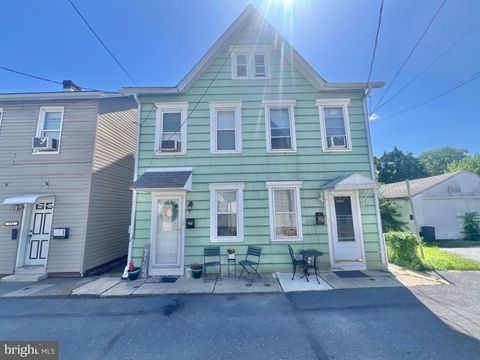 754 LIMESTONE STREET CATASAUQUA PA 18032