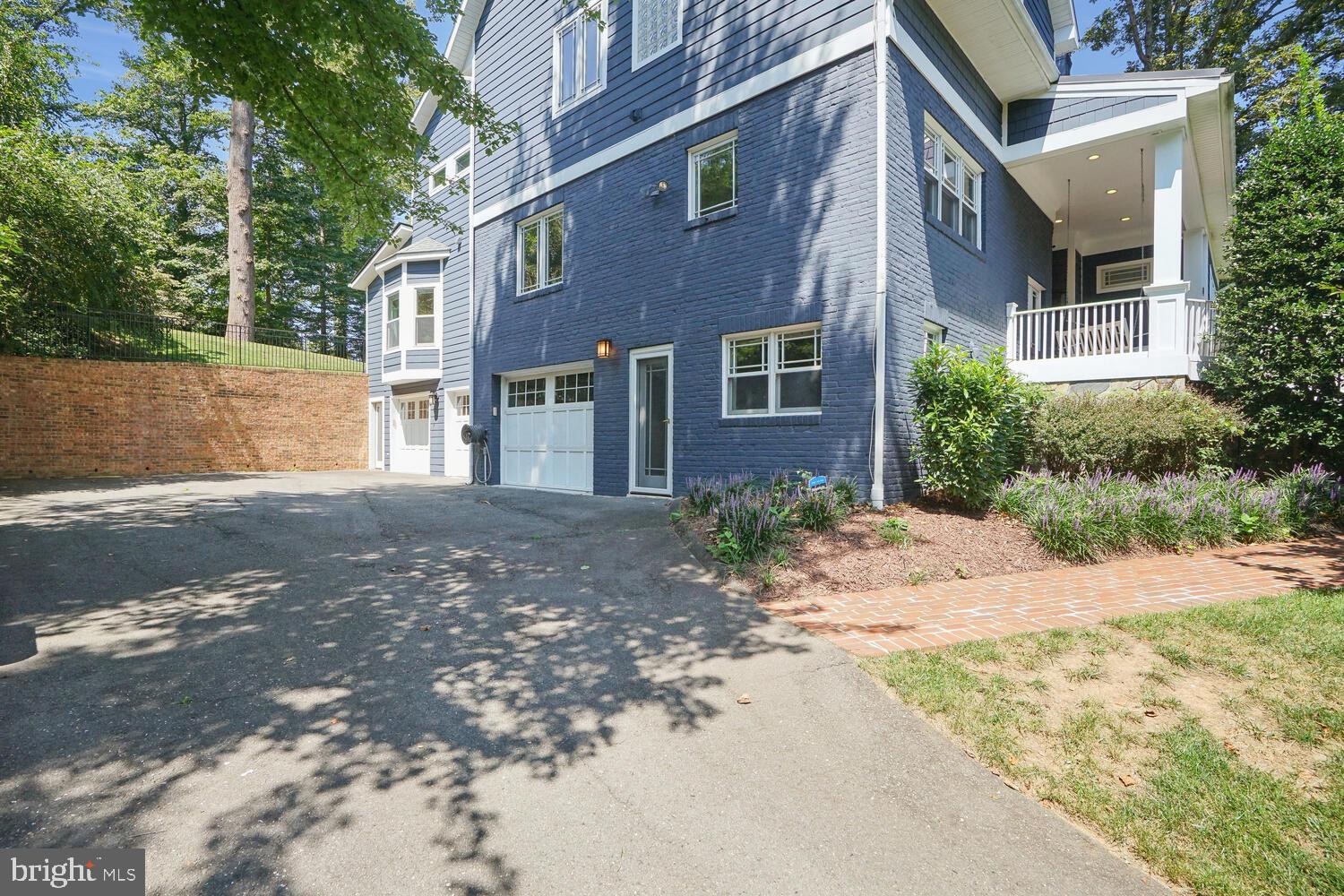 1530 FOREST VILLA LANE