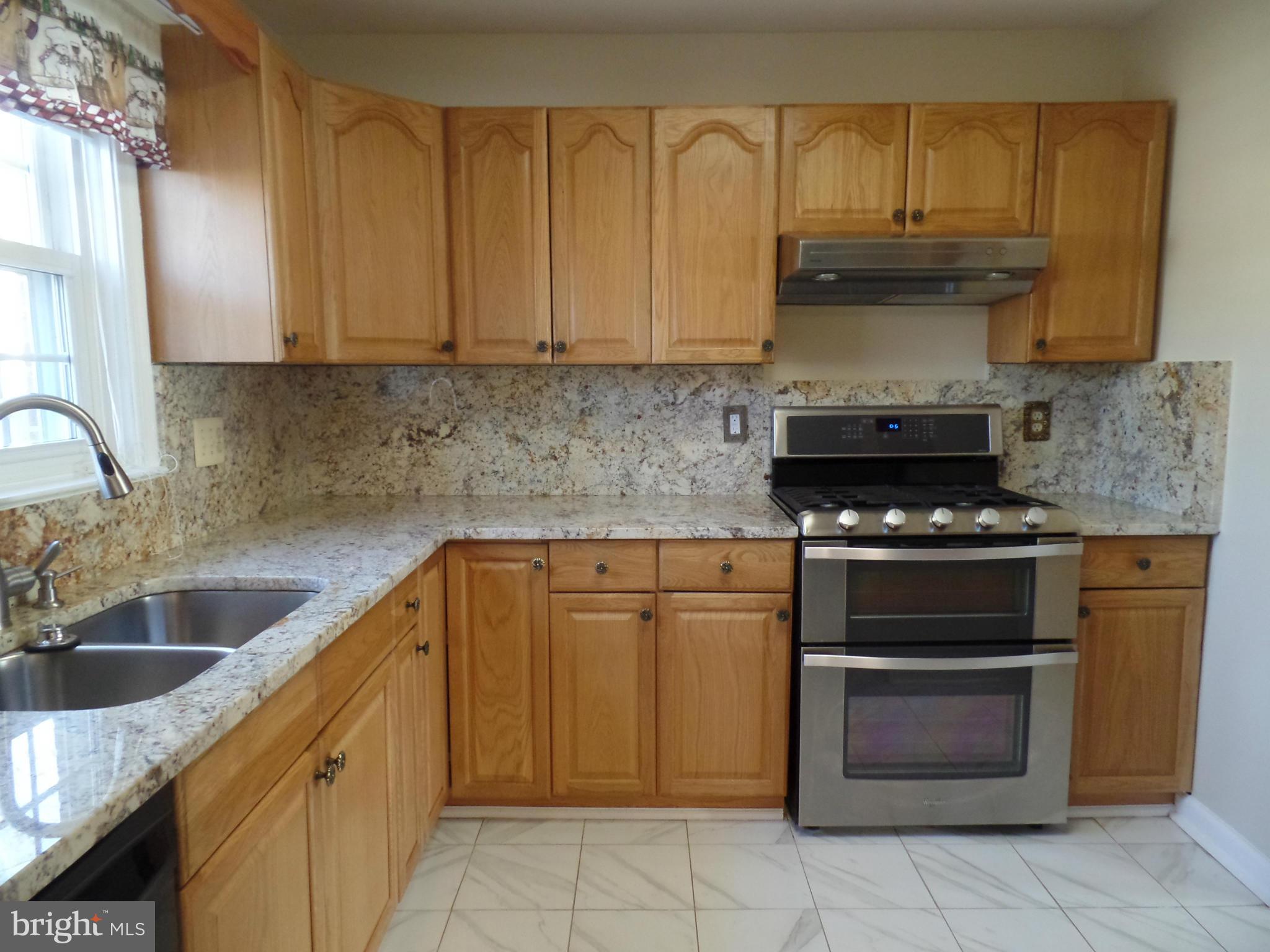 LONDON TOWNE - Residential Lease