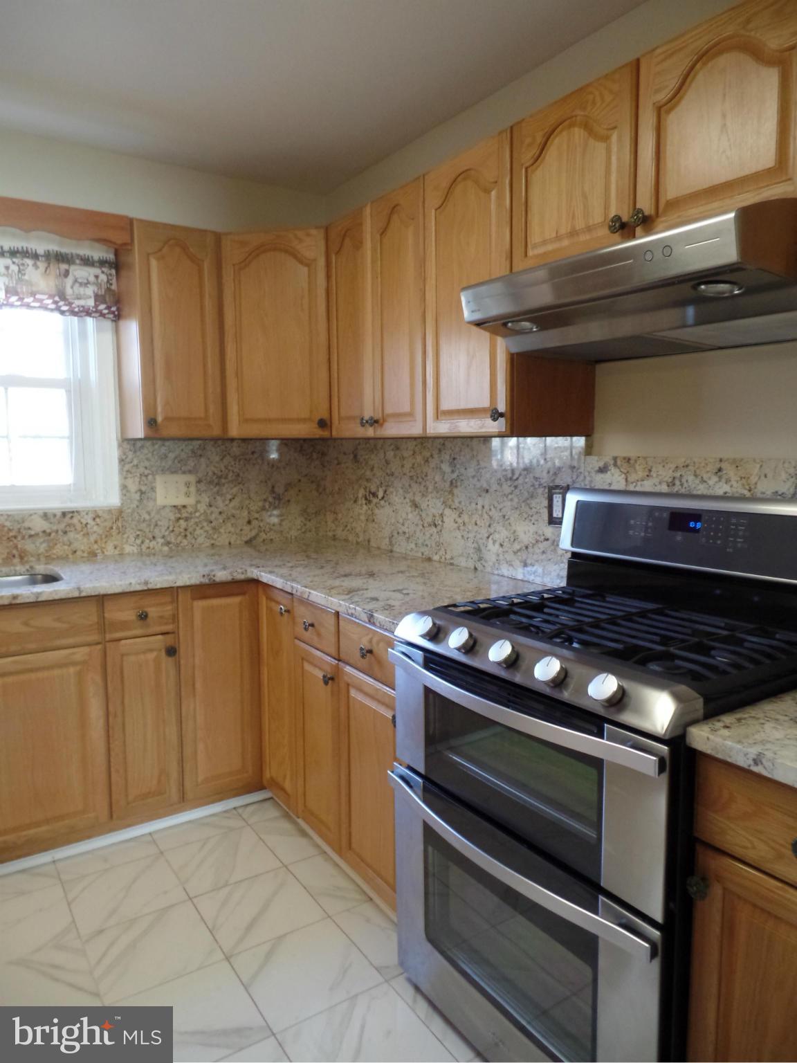 LONDON TOWNE - Residential Lease