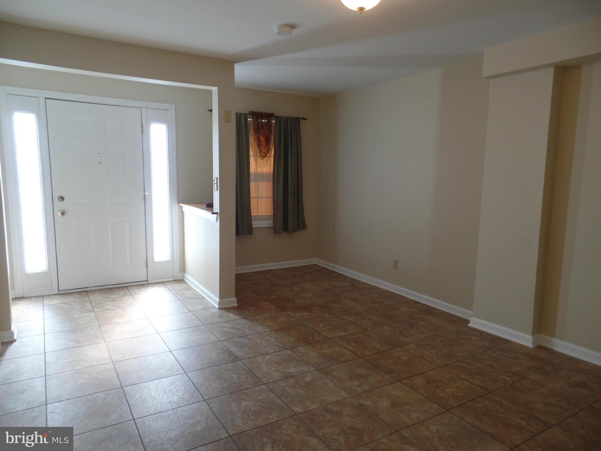 LONDON TOWNE - Residential Lease