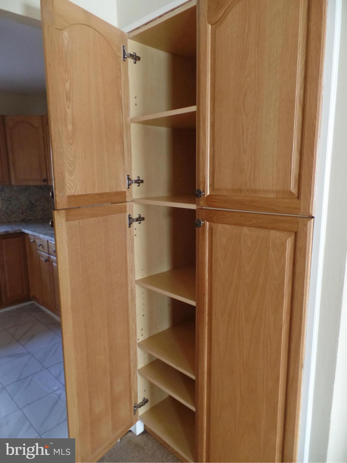 LONDON TOWNE - Residential Lease