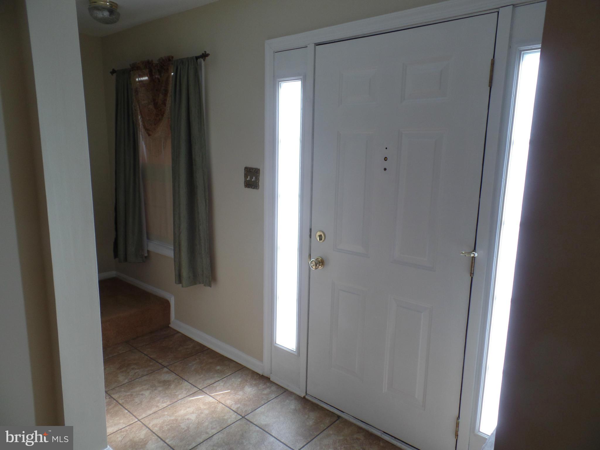 LONDON TOWNE - Residential Lease