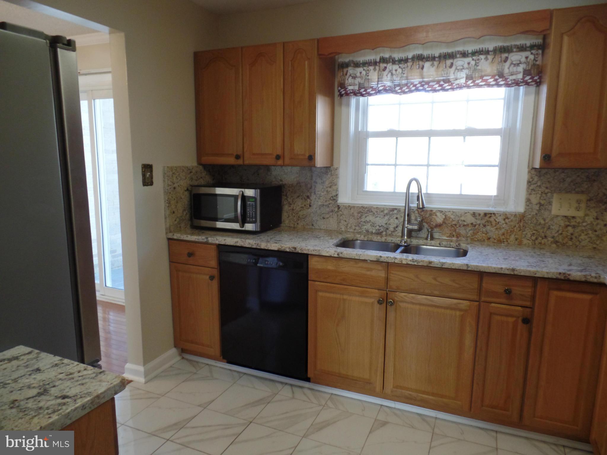 LONDON TOWNE - Residential Lease