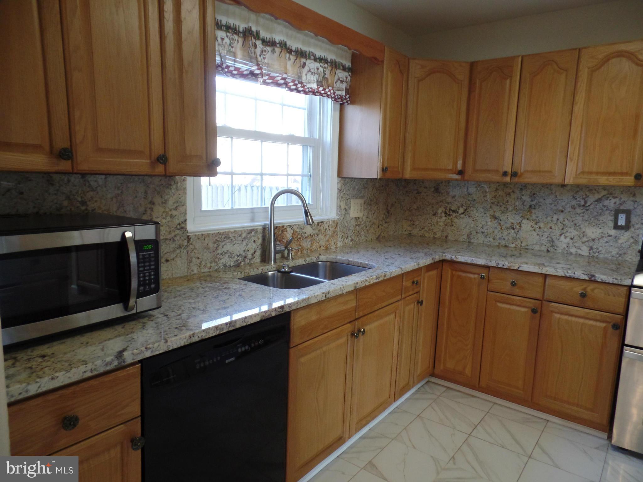 LONDON TOWNE - Residential Lease