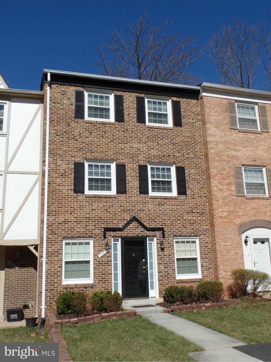 LONDON TOWNE - Residential Lease