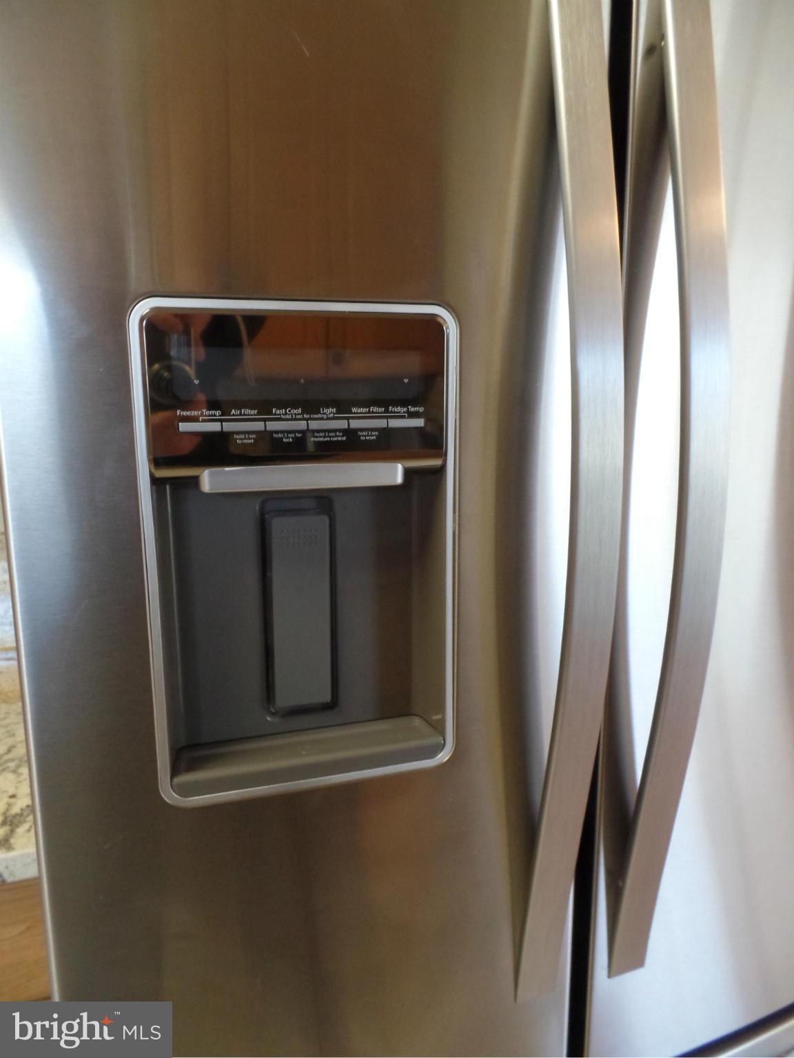 LONDON TOWNE - Residential Lease