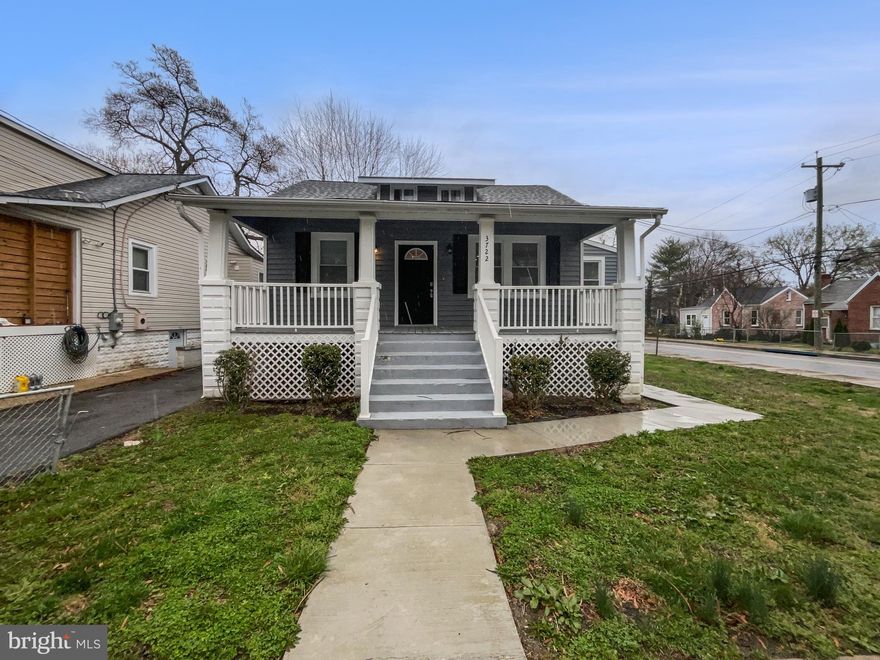 Welcome to this stunning property with a natural color palette that creates a sense of tranquility throughout the home. The kitchen boasts a nice backsplash that adds a touch of elegance to the space, perfect for entertaining. The primary bathroom offers good under sink storage, providing ample space for all your essentials. Don't miss out on this incredible opportunity to own a home with these fantastic features.