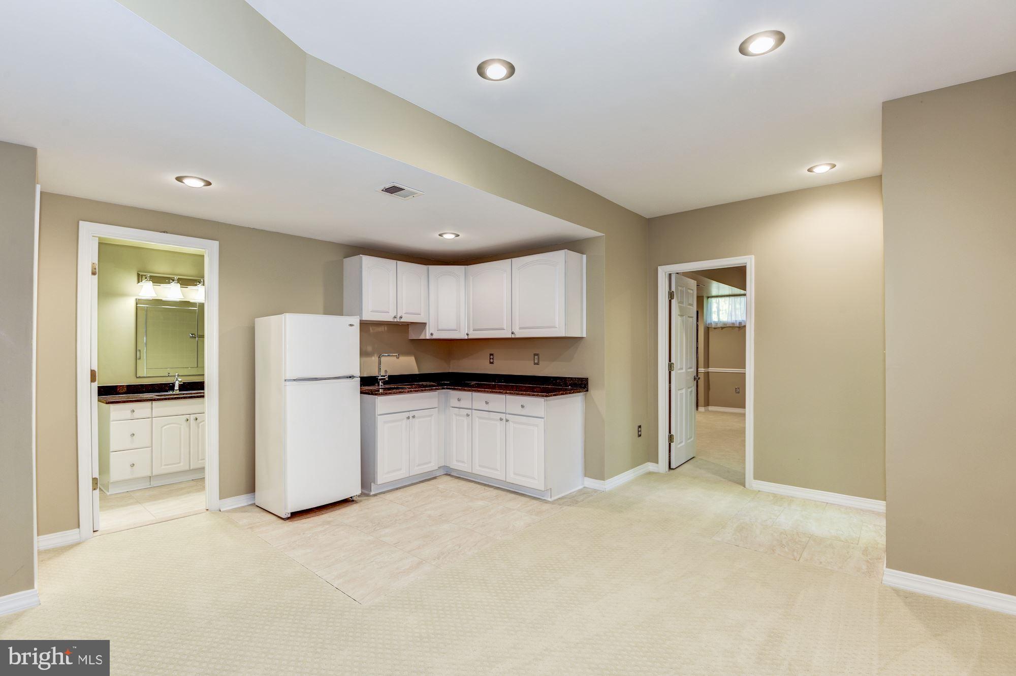 FRANKLIN MANOR - Residential Lease