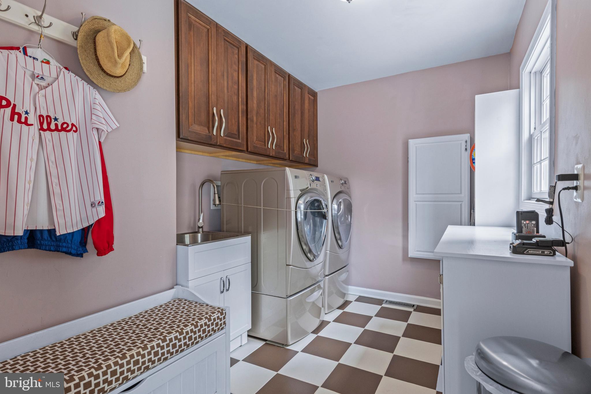 OKEHOCKING HILLS - Residential