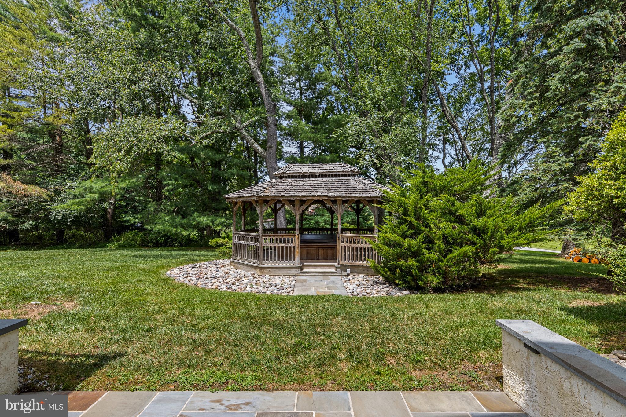 OKEHOCKING HILLS - Residential