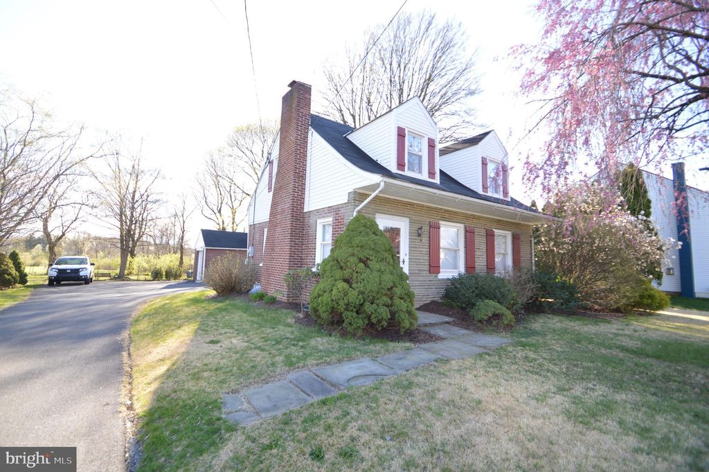 Photo of 2155 Fruitville Pike, Lancaster, PA 17601 (MLS # PALA2049132)