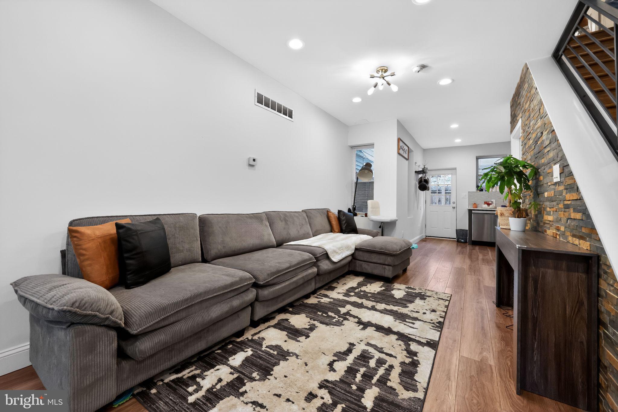 POINT BREEZE - Residential