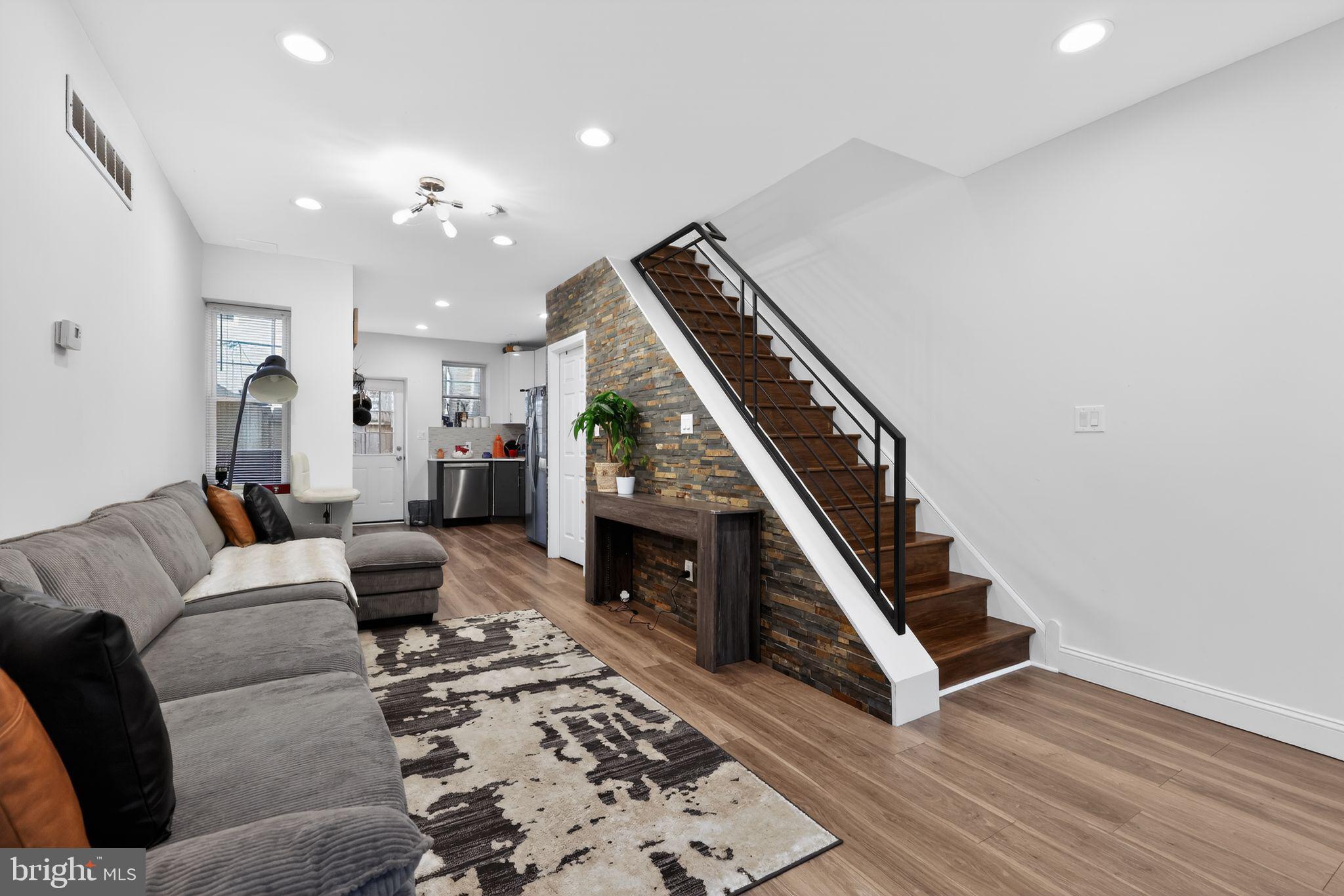 POINT BREEZE - Residential