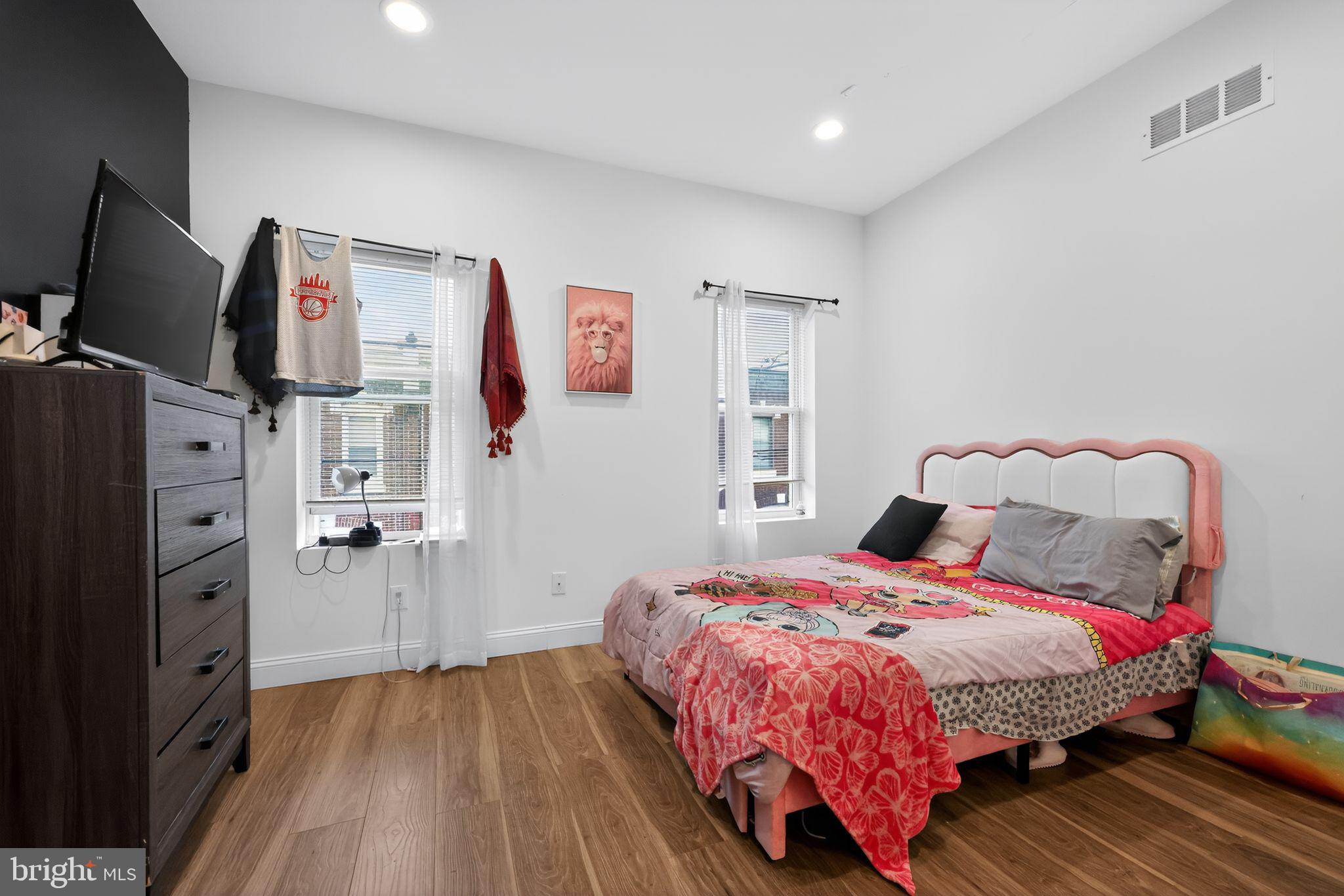 POINT BREEZE - Residential