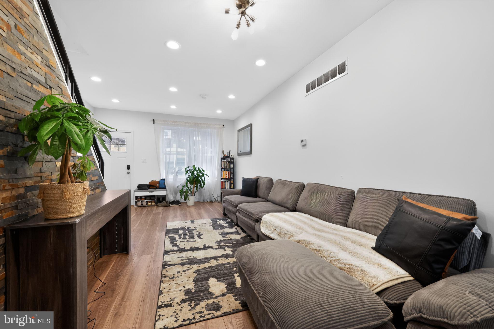 POINT BREEZE - Residential