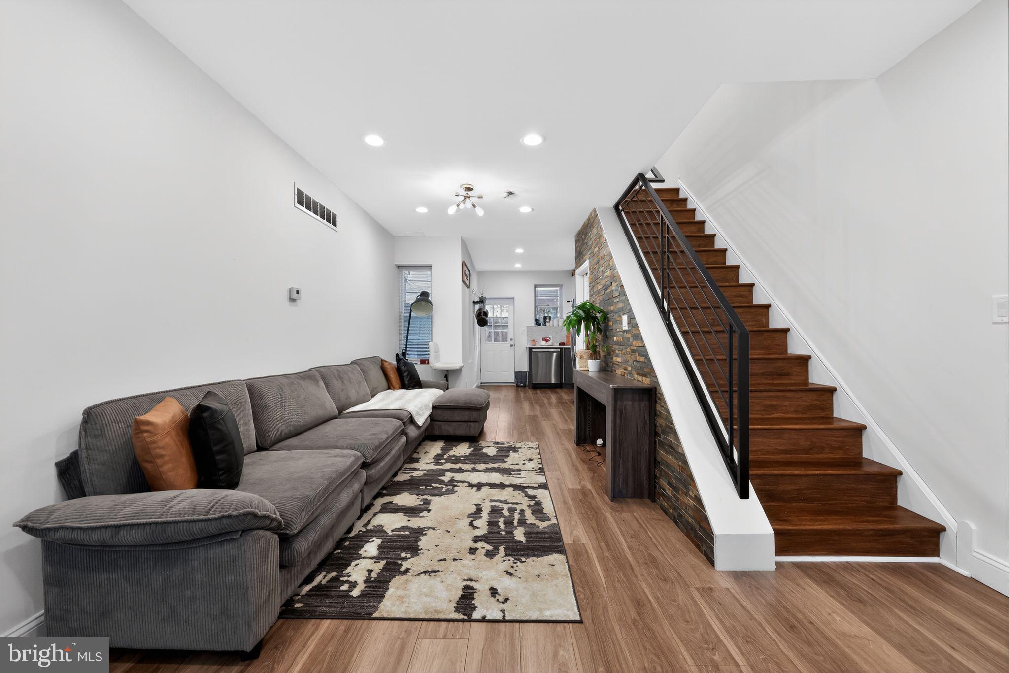 POINT BREEZE - Residential