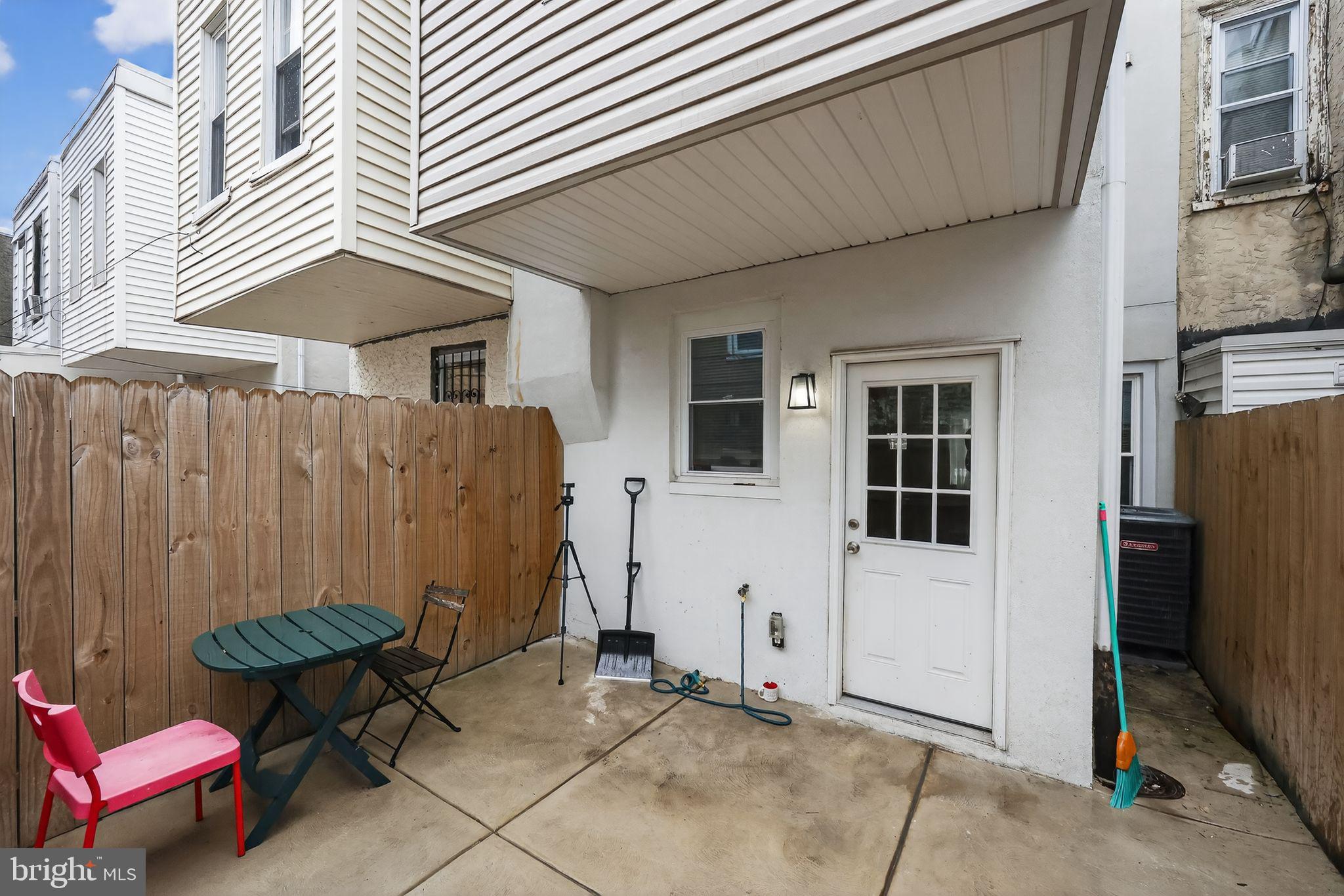 POINT BREEZE - Residential