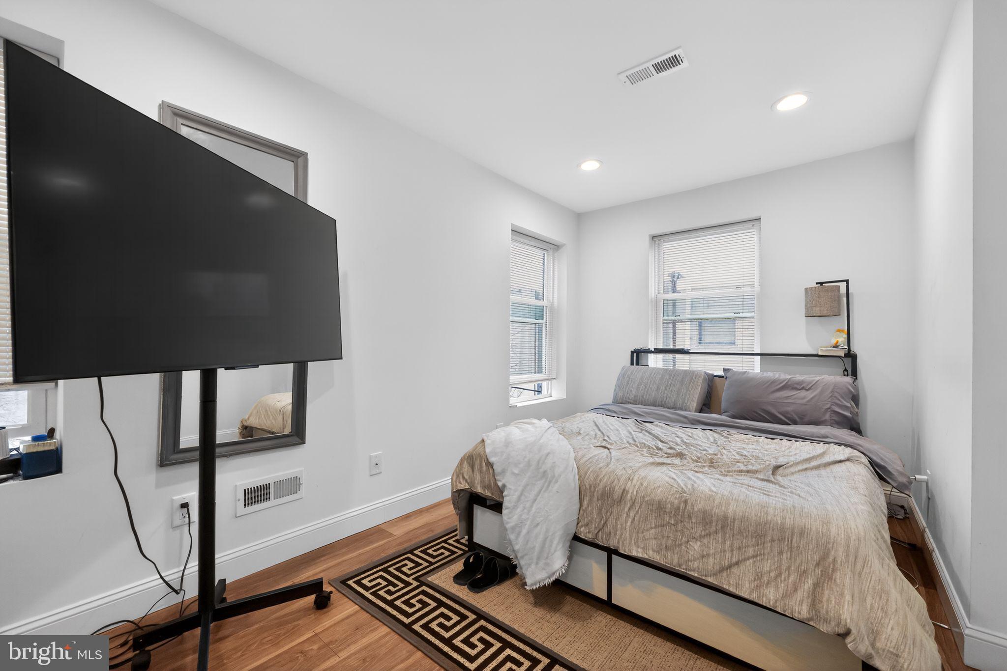 POINT BREEZE - Residential