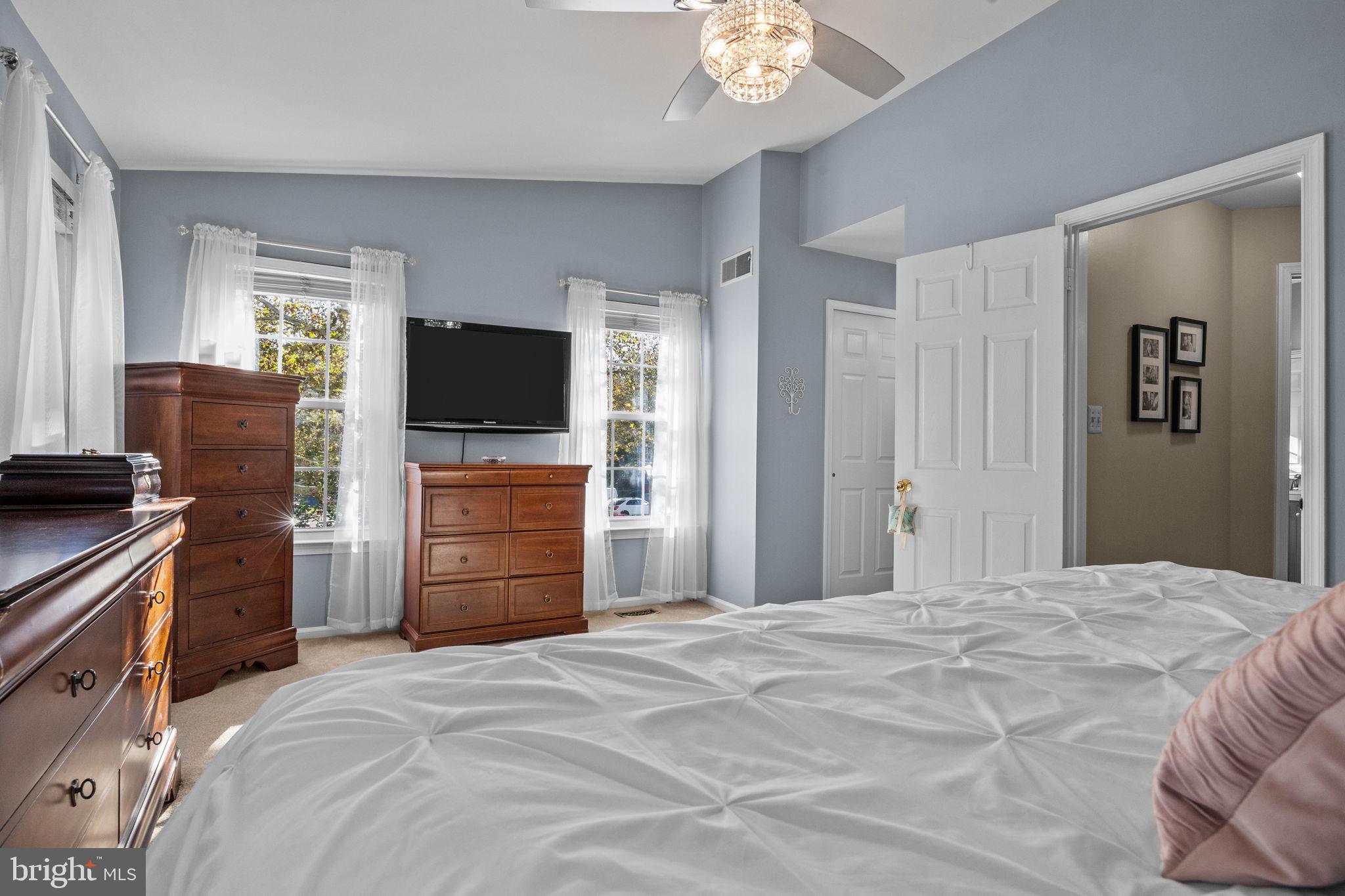 MAKEFIELD GLEN - Residential