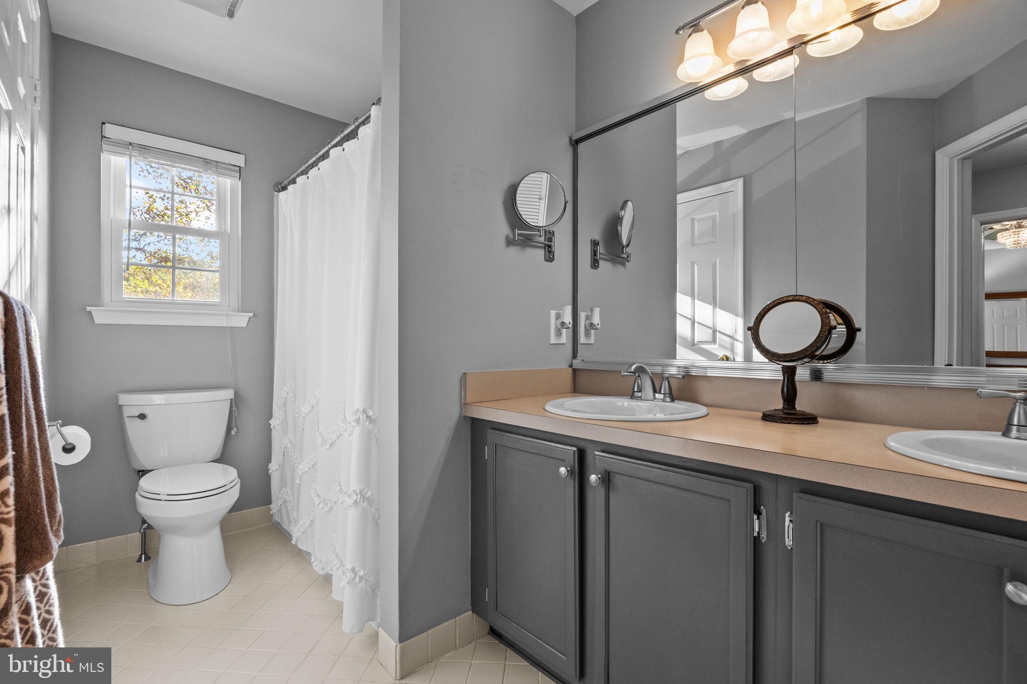 MAKEFIELD GLEN - Residential