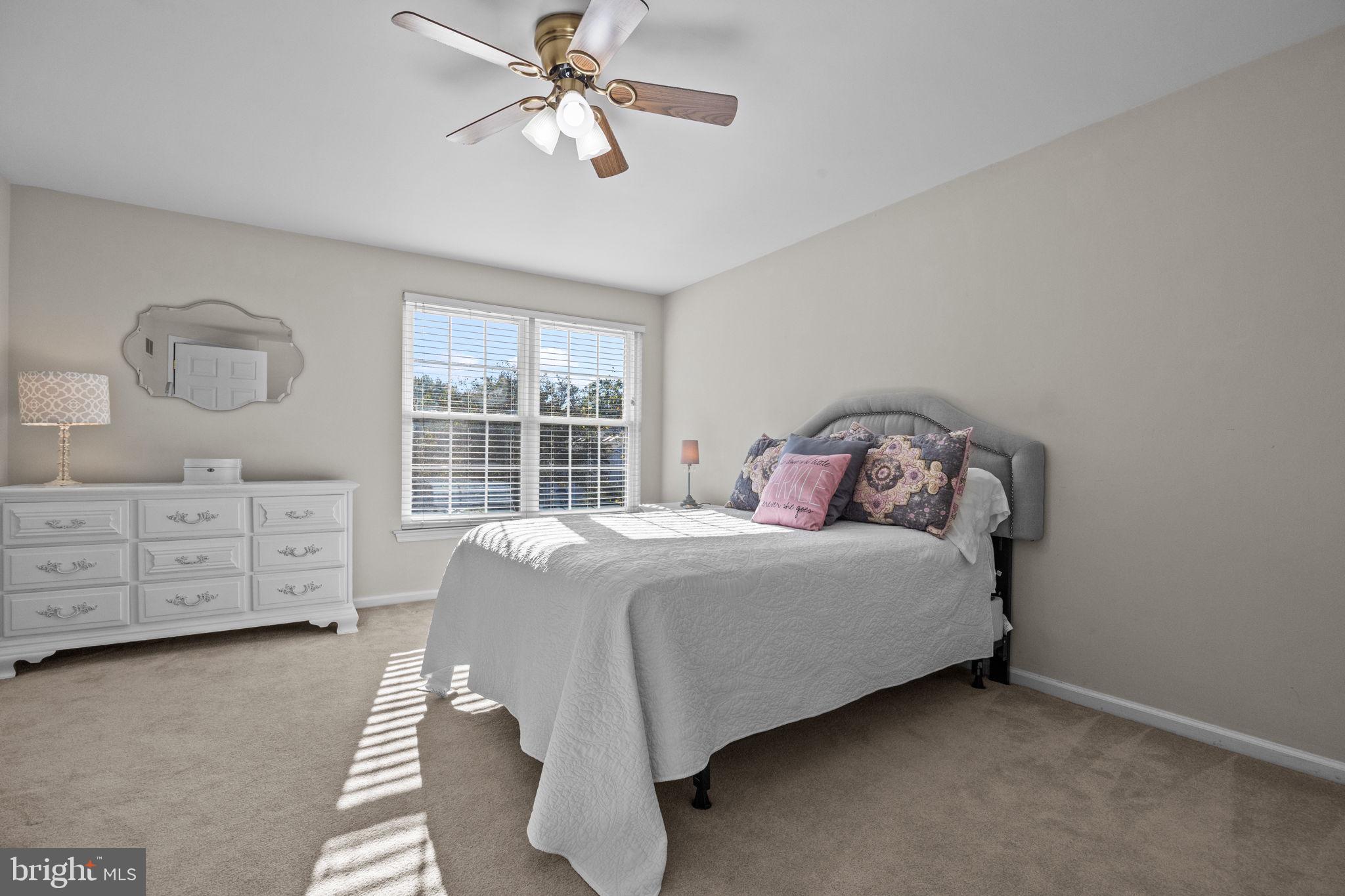 MAKEFIELD GLEN - Residential