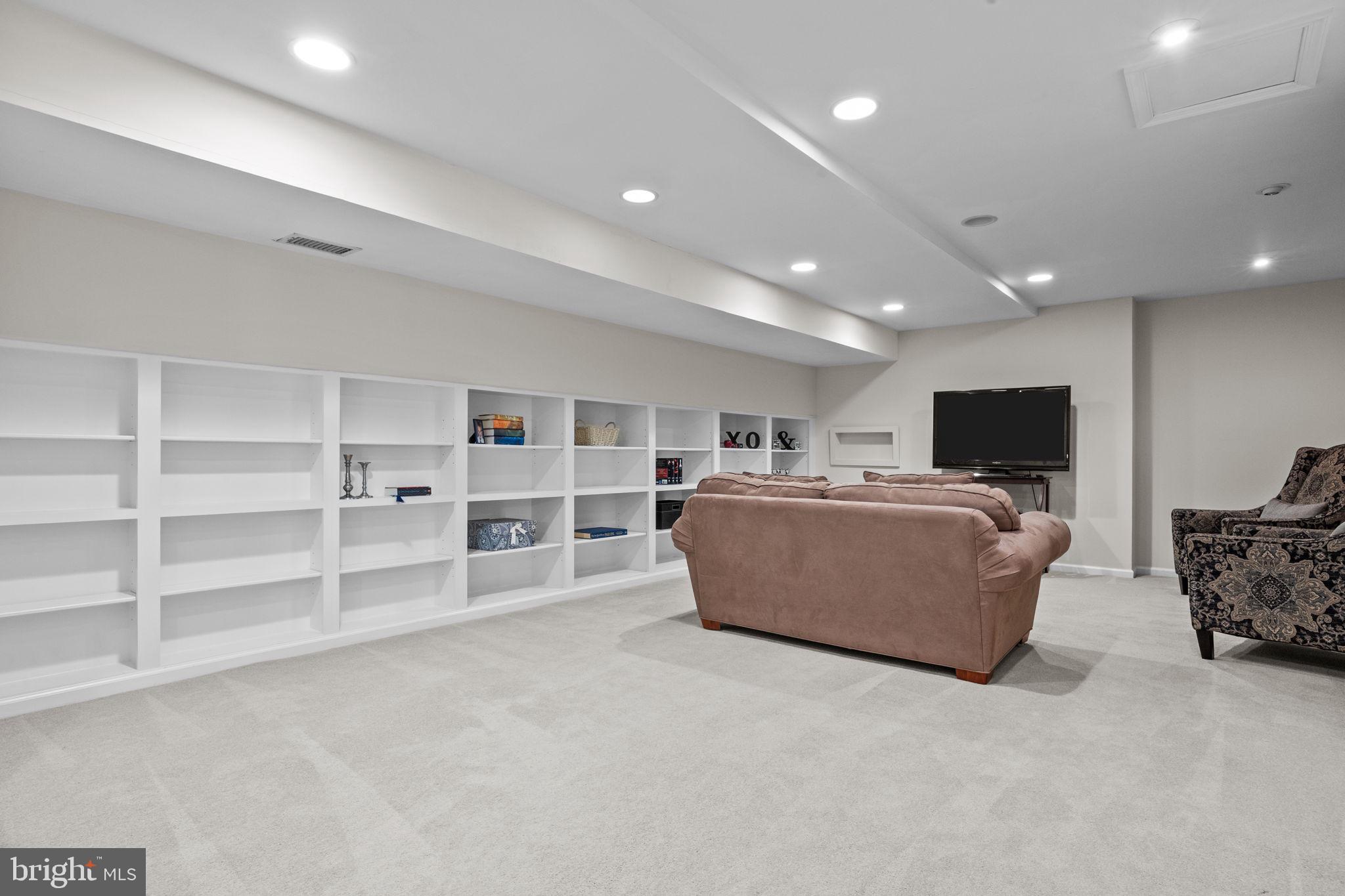 MAKEFIELD GLEN - Residential