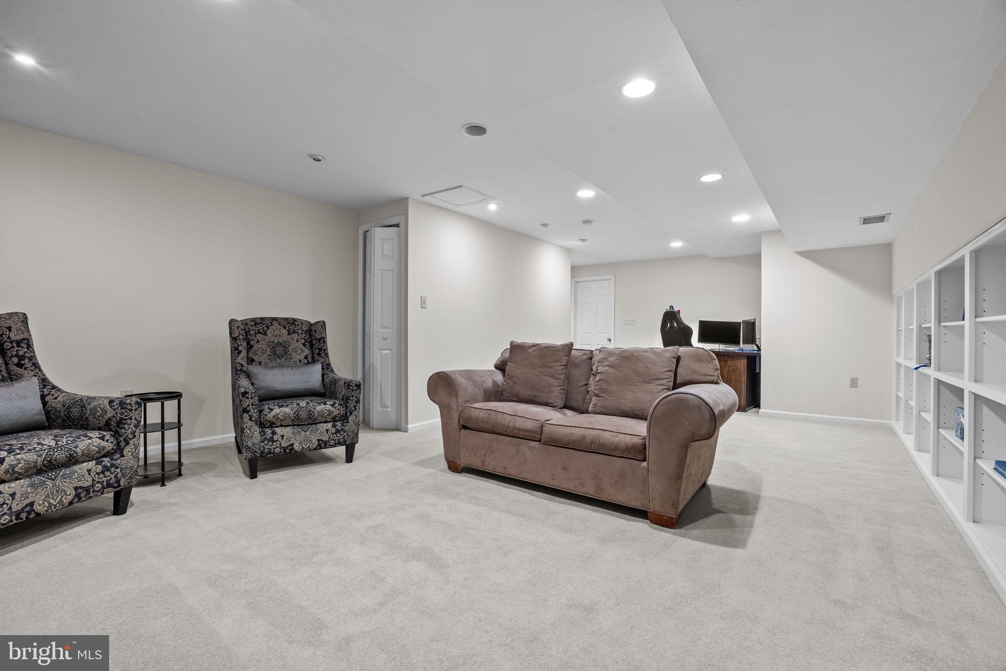 MAKEFIELD GLEN - Residential