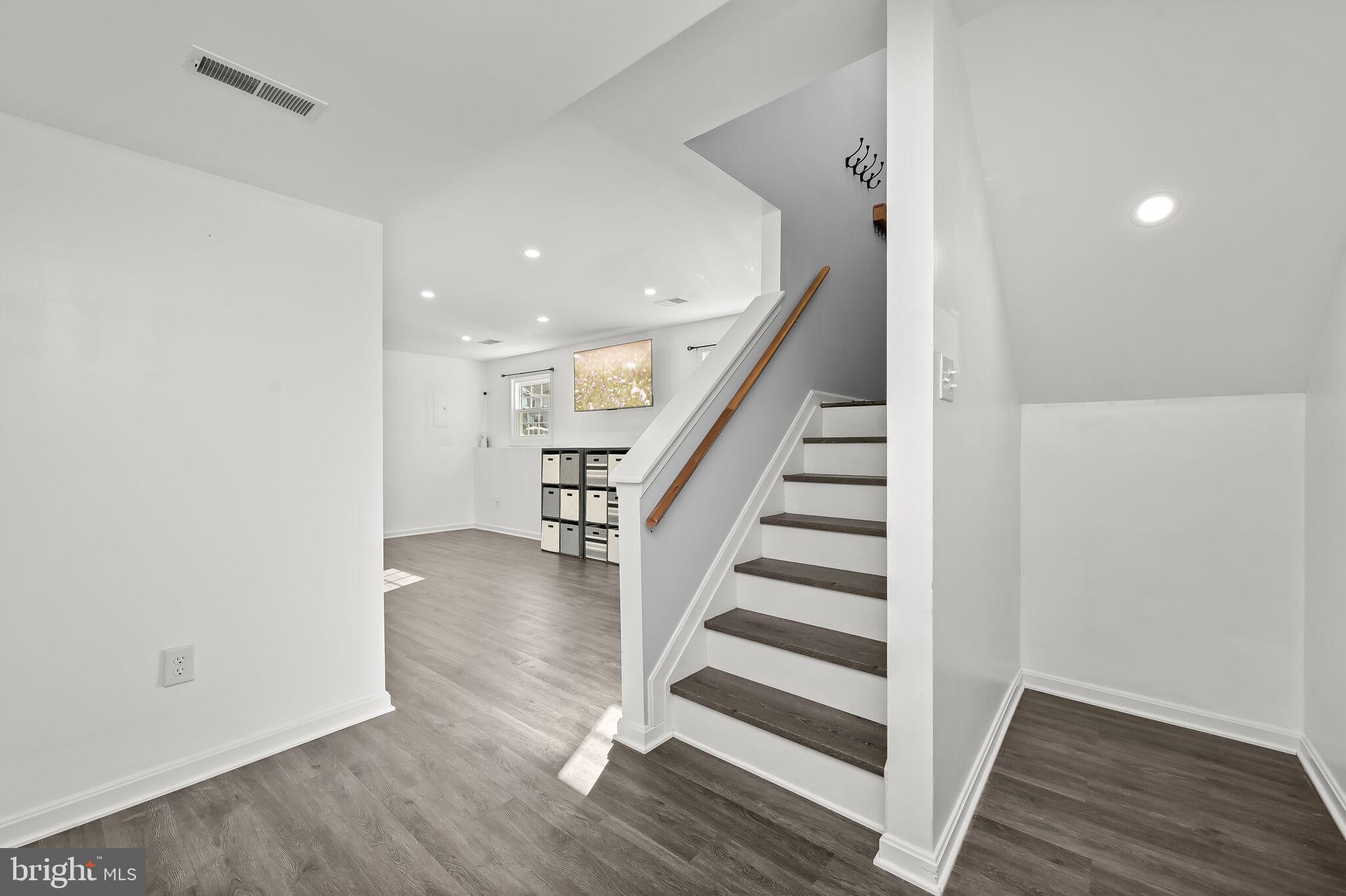 MEADOWBROOK - Residential