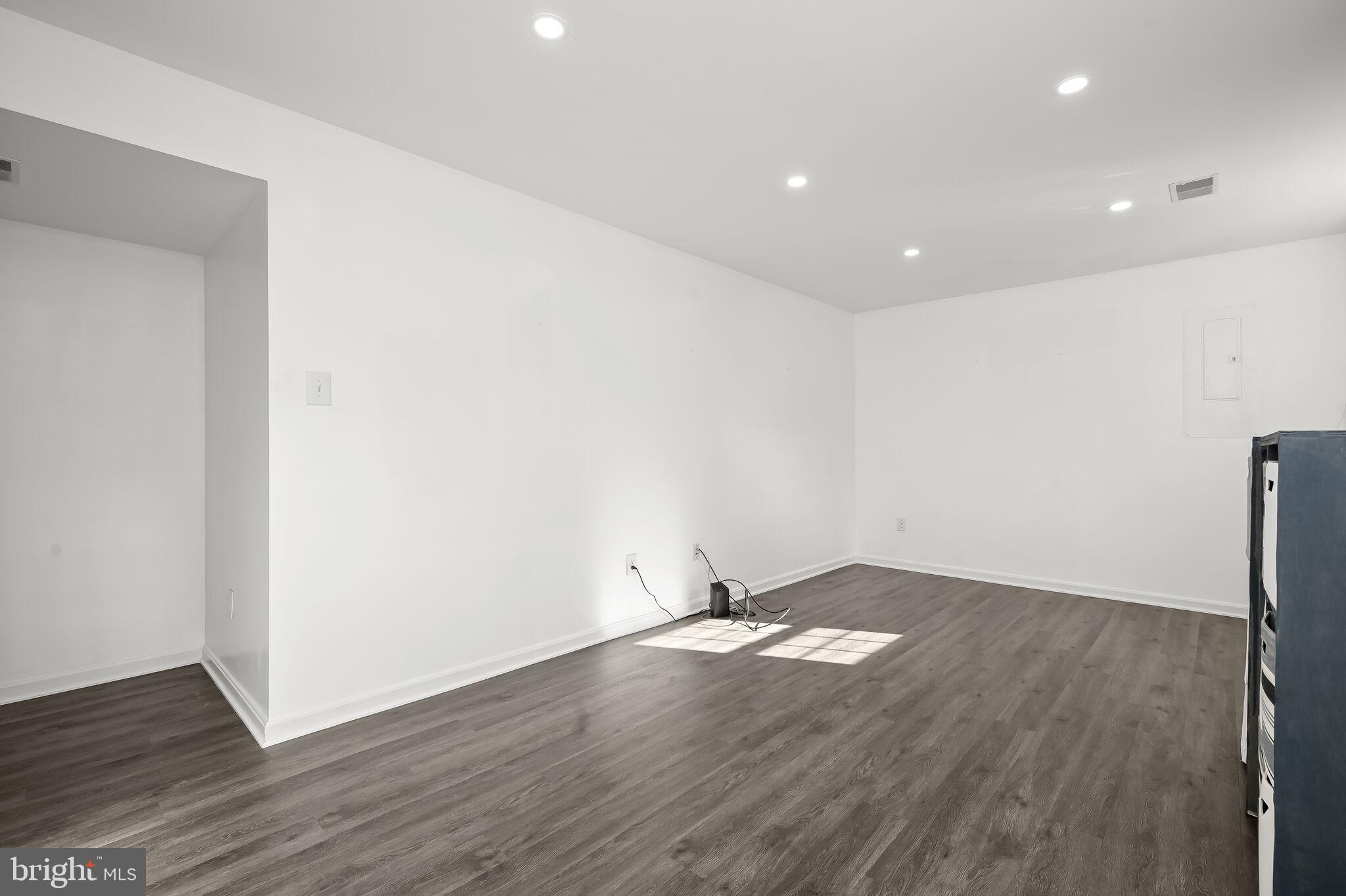 MEADOWBROOK - Residential