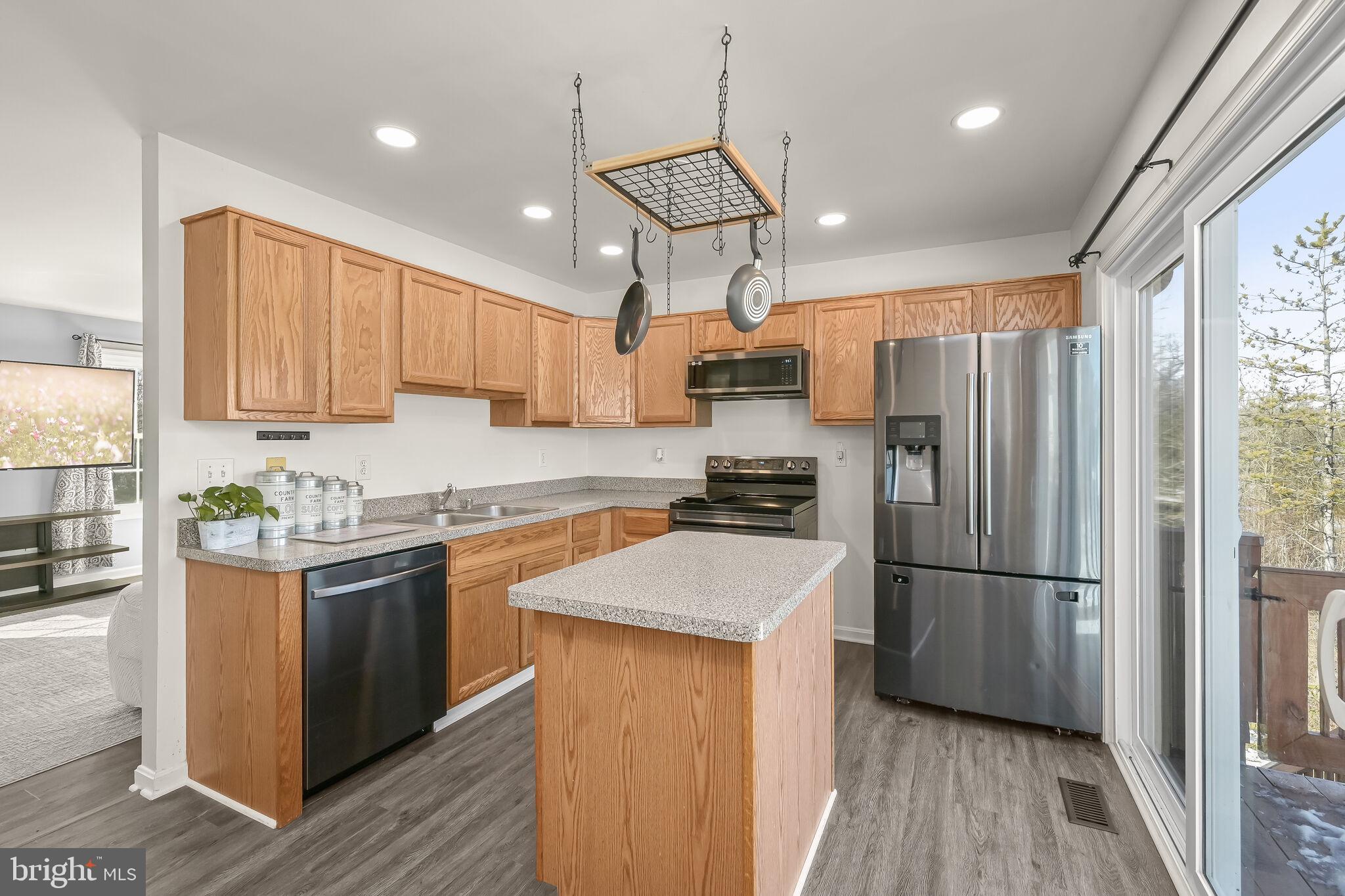 MEADOWBROOK - Residential