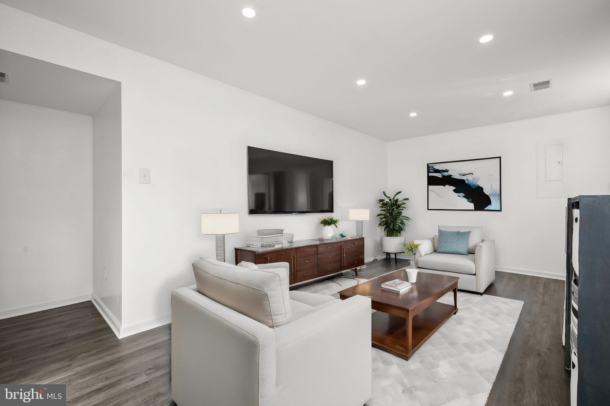 MEADOWBROOK - Residential