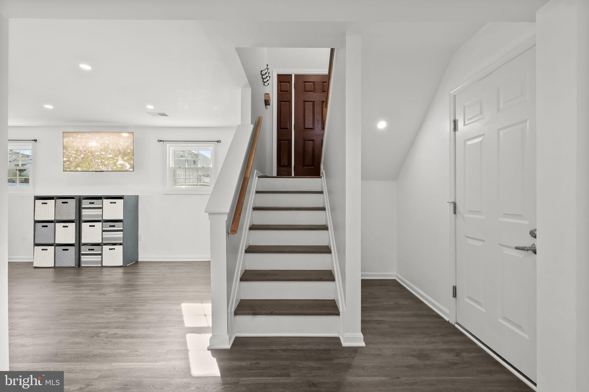 MEADOWBROOK - Residential