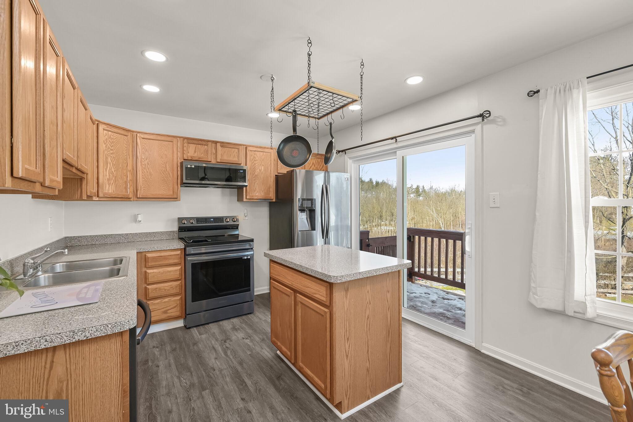 MEADOWBROOK - Residential