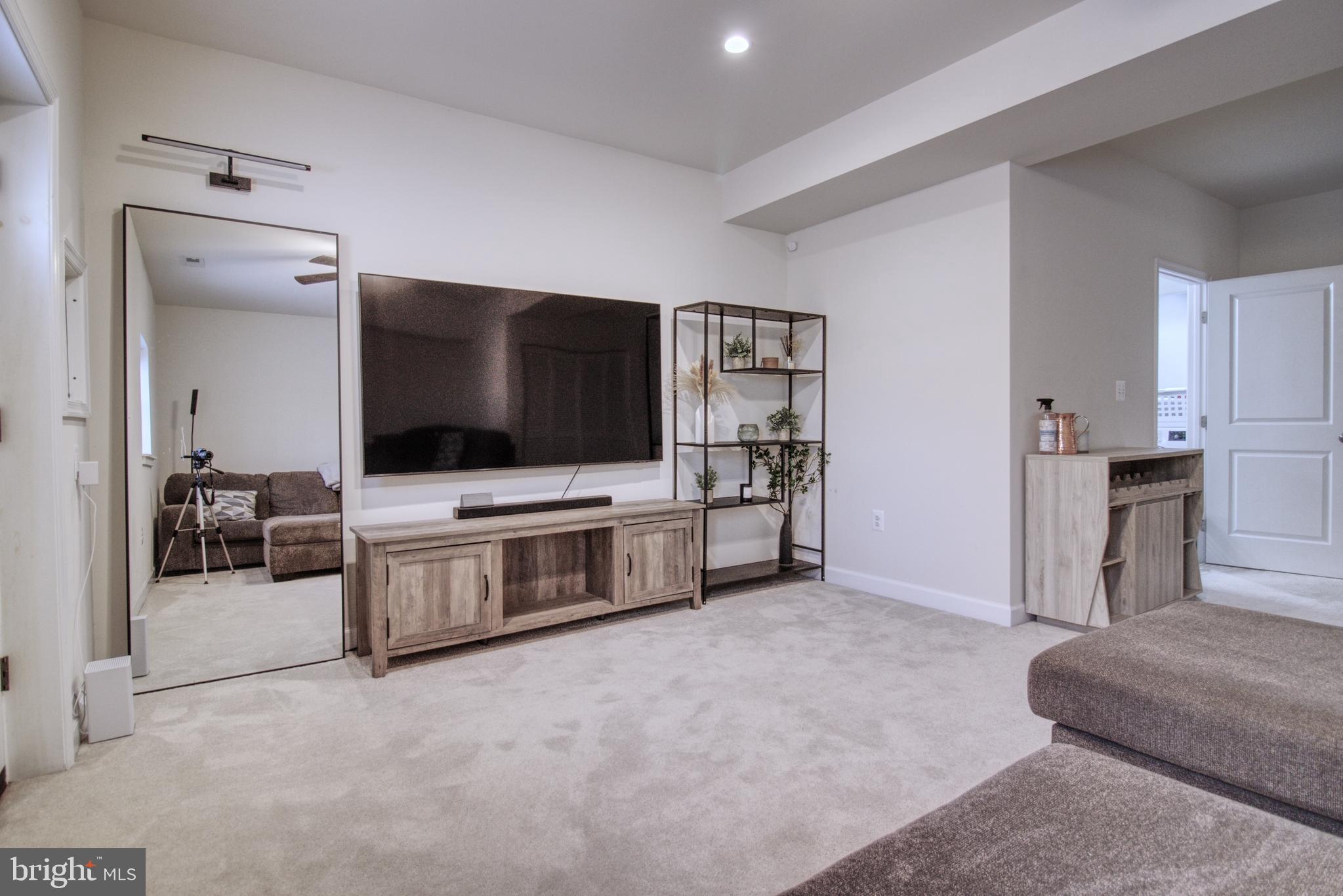 DIGGS CIRCLE - Residential