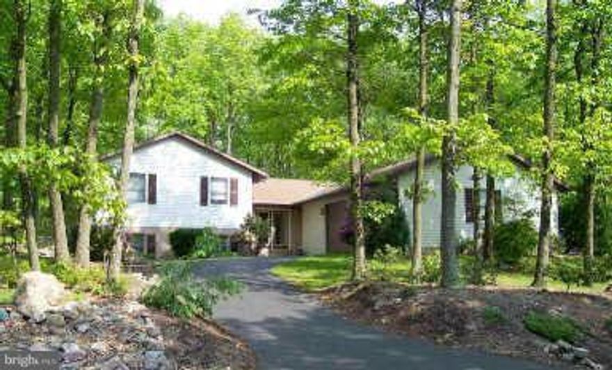 REDUCED !!!!  GREAT PROPERTY (over an acre) IN WOODED GREEN KNOLLS! Many updates,  NEW kitchen, granite counters, stainless steel appliances, ceramic floor,  Lovely dining area, cozy family room with fireplace, nice quality interior  wood trim & doors, drive-thru garage,  backs to Michaux Forrest, move-in ready, If you like the outdoors and nature you will love this property! NEW ROOF!!