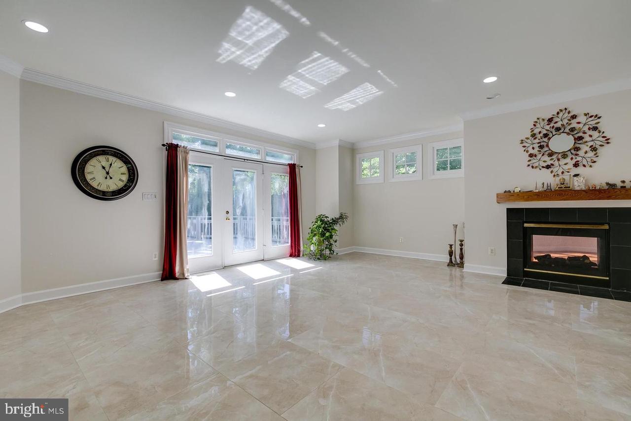 CARRINGTON - Residential Lease