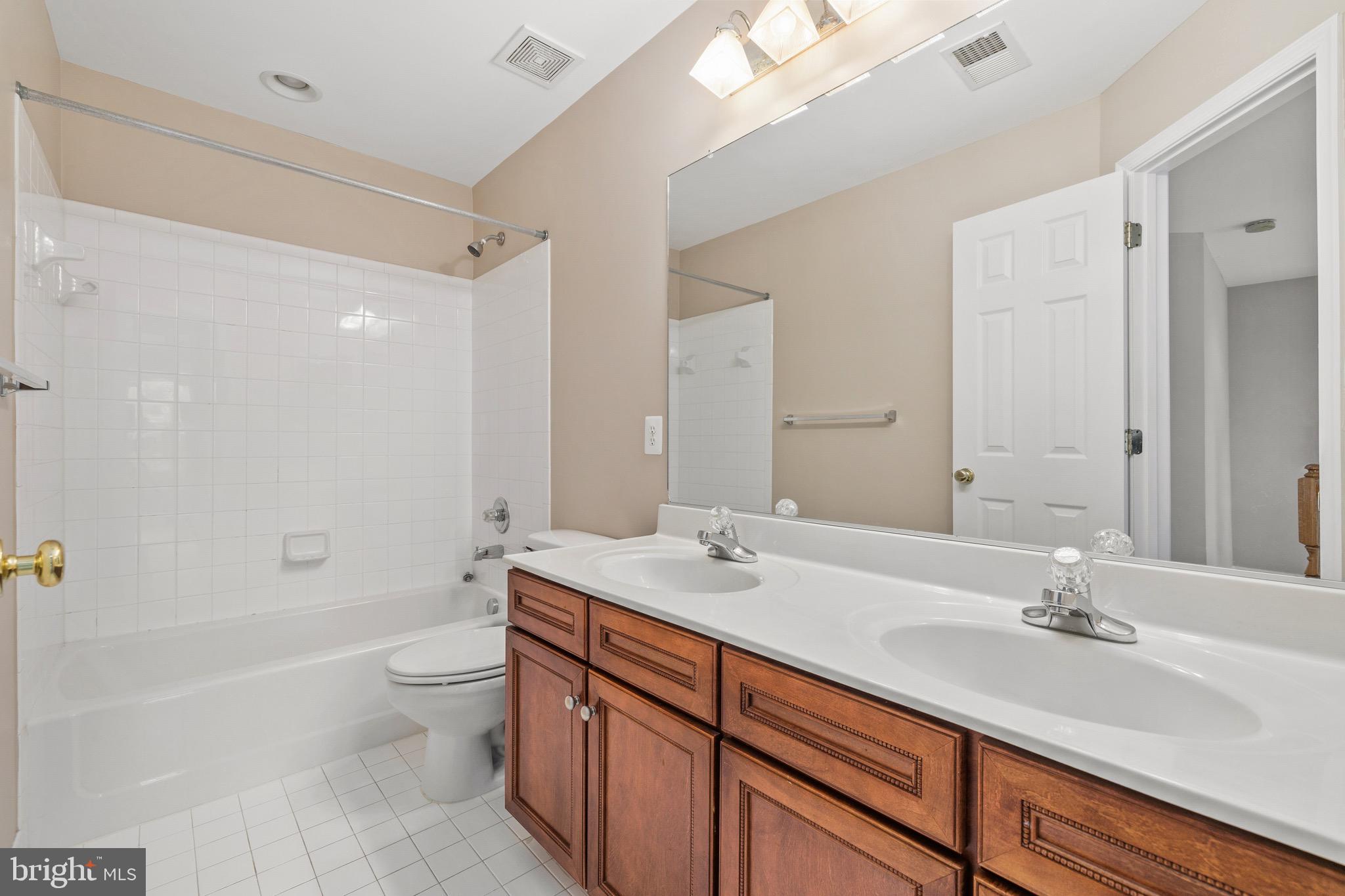 MEADOWS AT MORRIS FARM - Residential Lease