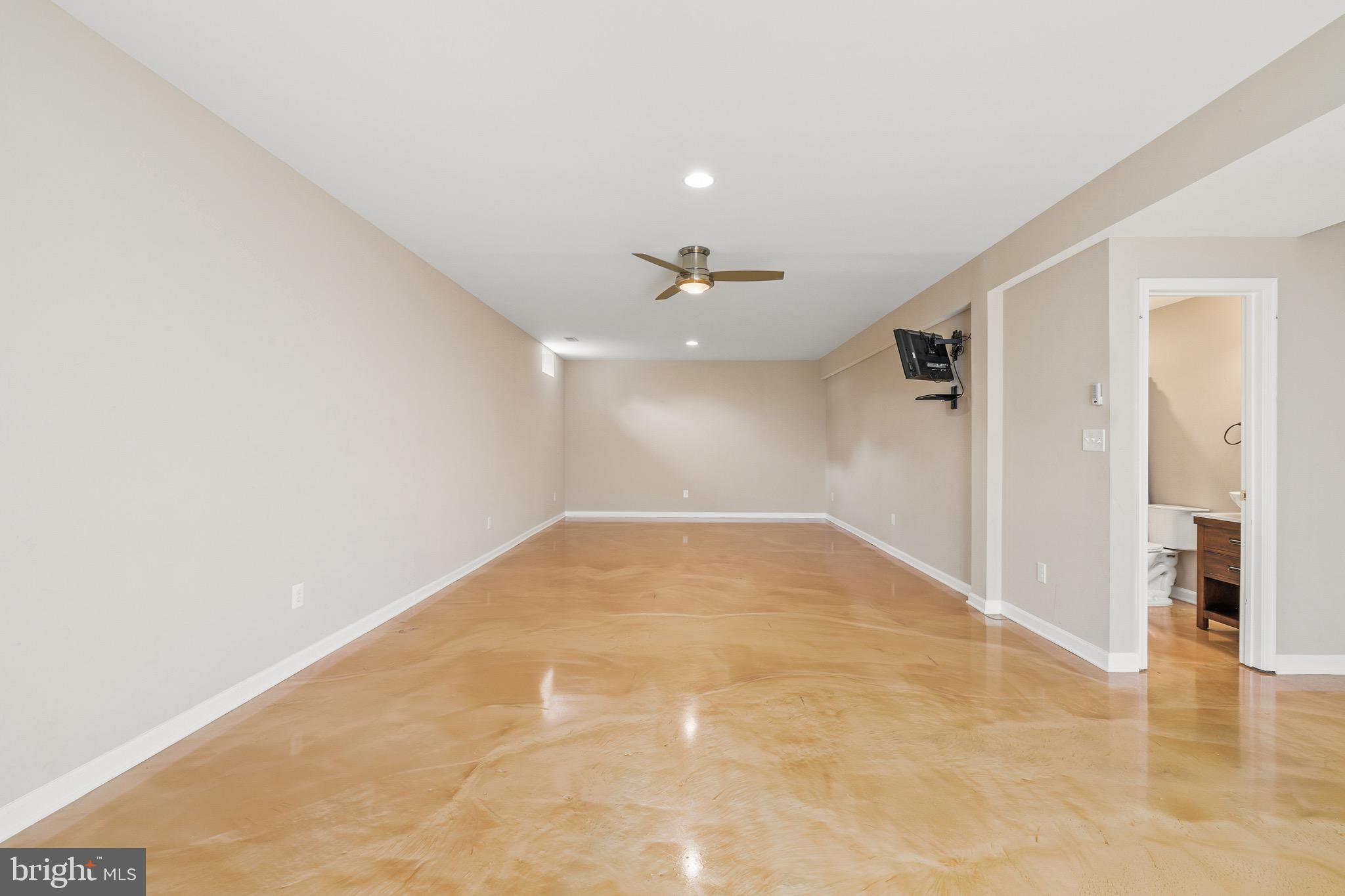 MEADOWS AT MORRIS FARM - Residential Lease