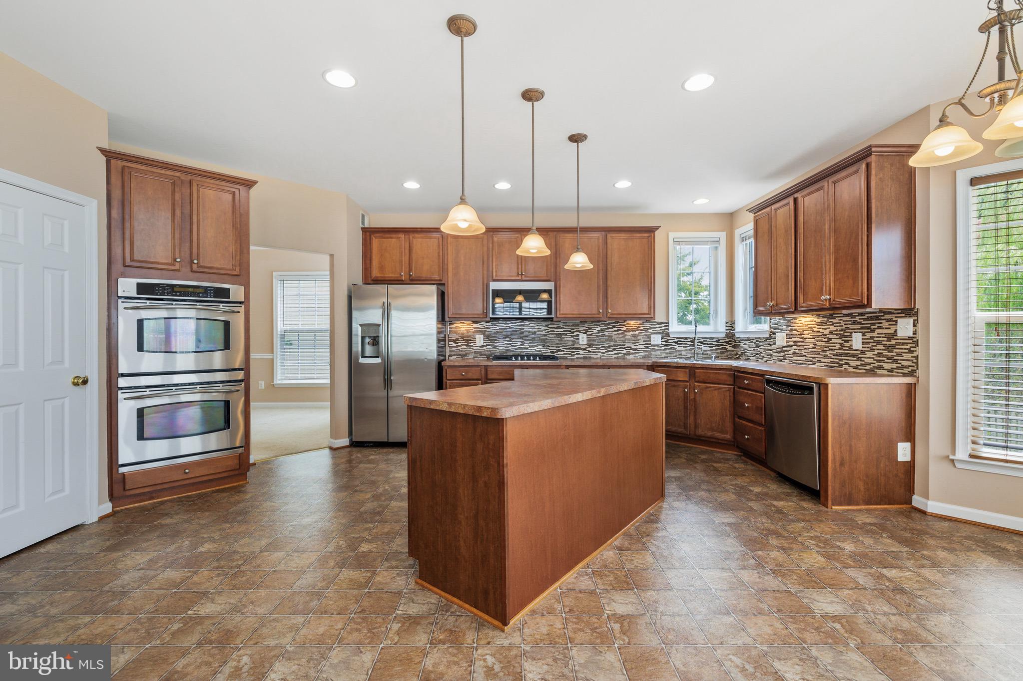 MEADOWS AT MORRIS FARM - Residential Lease