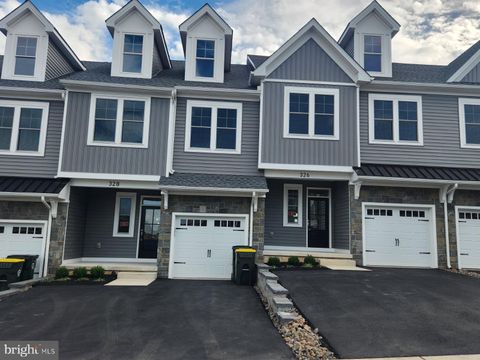 Townhouse For Rent - 328 Foxtail Lane<br/> Bucks County, CHALFONT, PA 18914