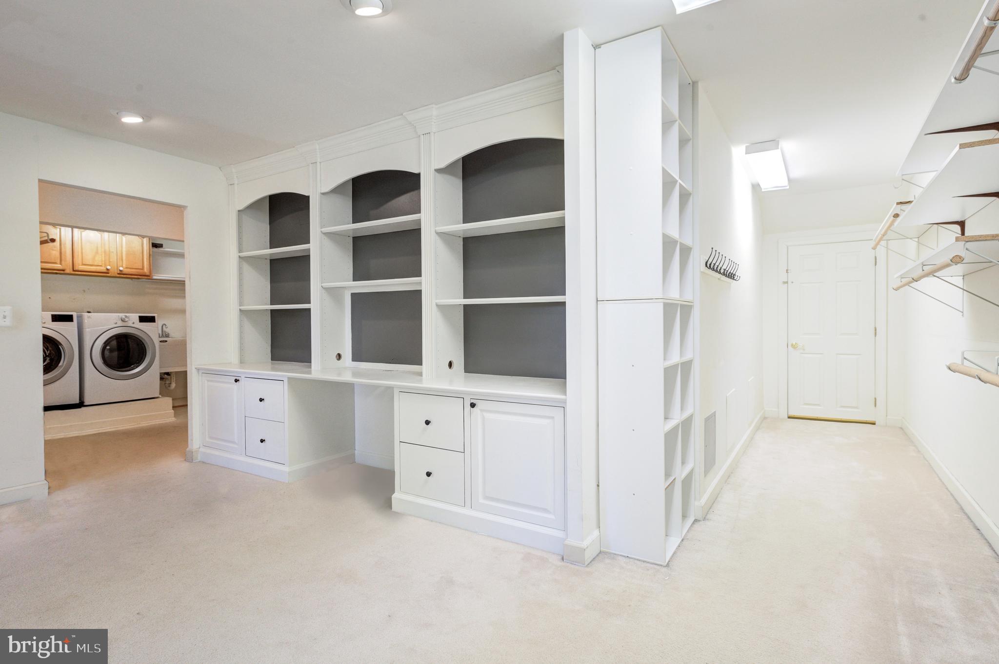 LA VISTA MANOR - Residential