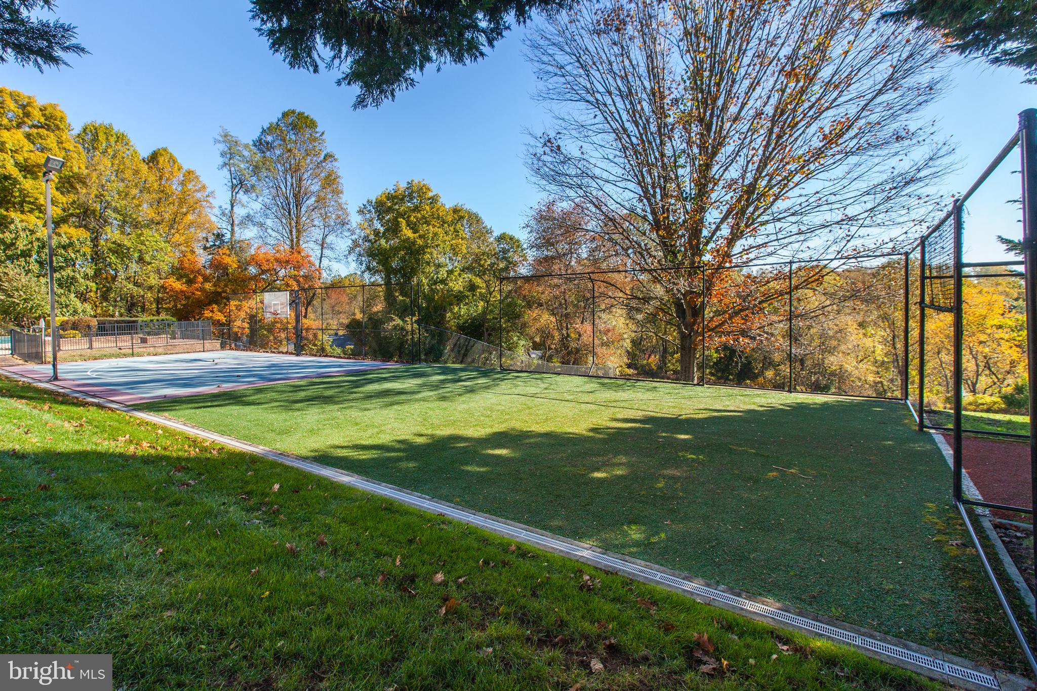 LA VISTA MANOR - Residential